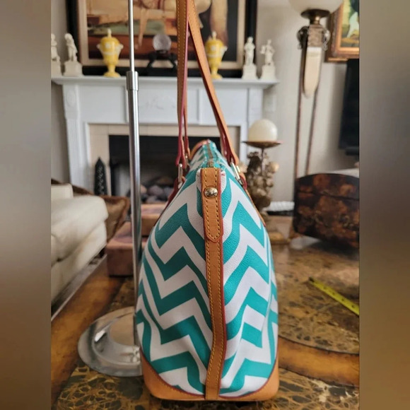 Dooney & Bourke shoulder bag - Picture 3 of 10